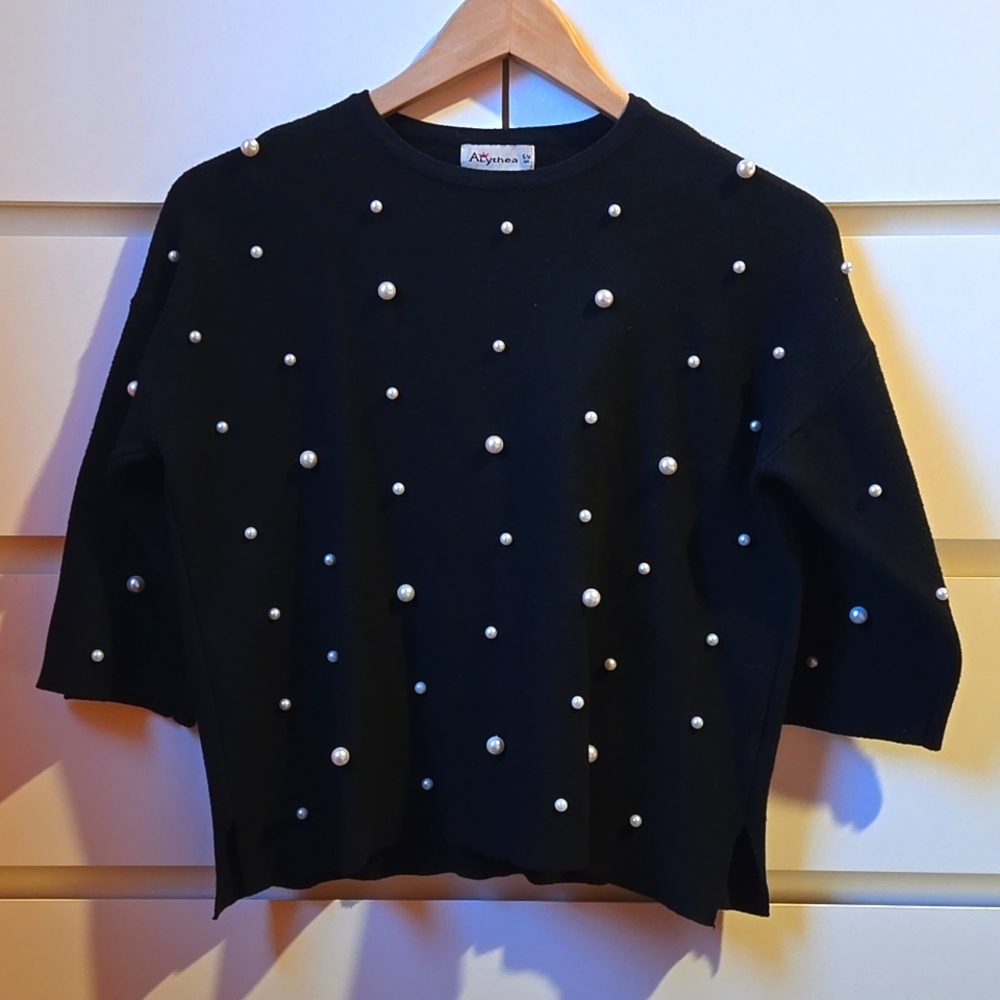 ☃️VINTAGE Pearl-Embellished Knit Top